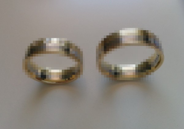 Unsere Ehe-Ringe (teilverpixelt)